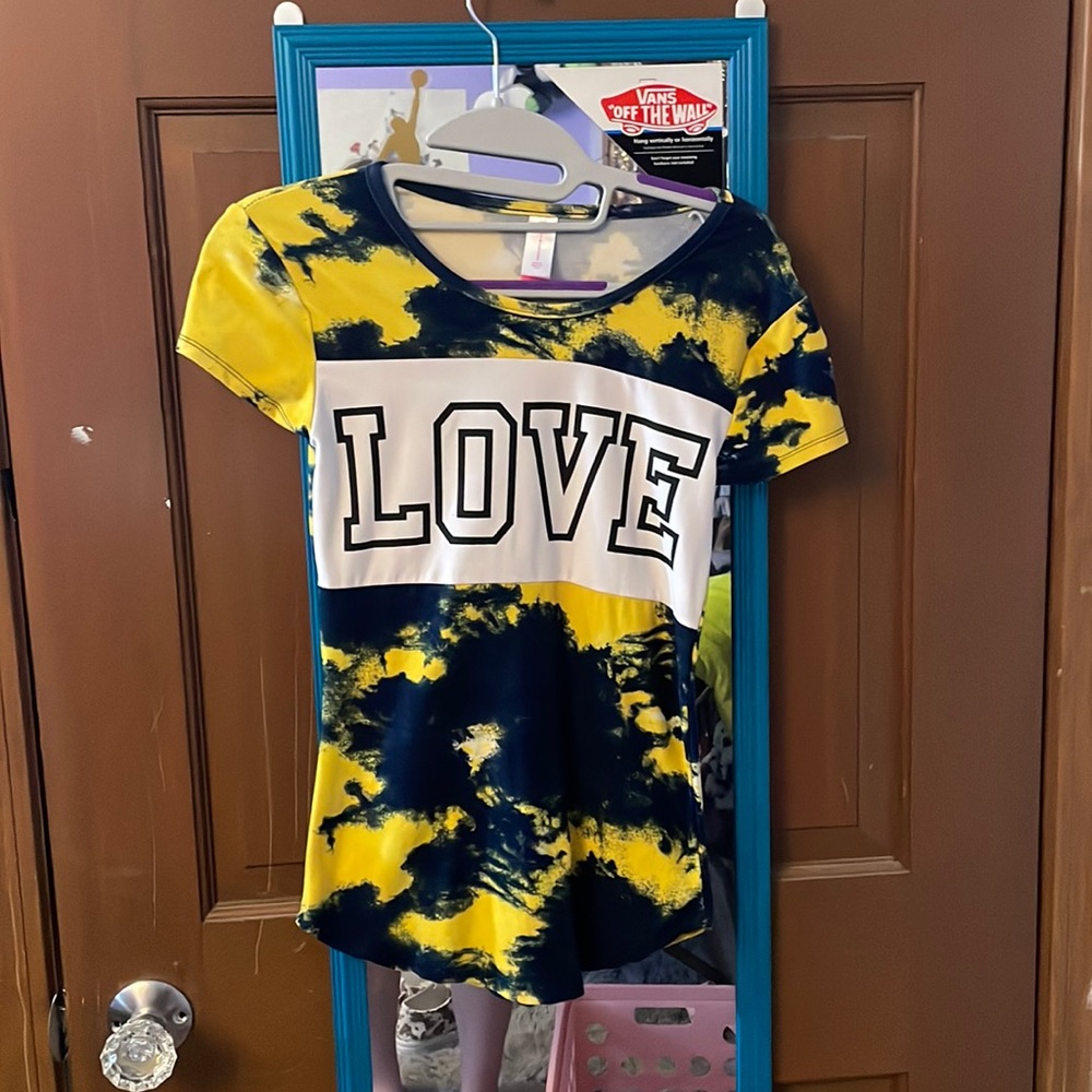 T shirt. Yellow and dark blue. Size S